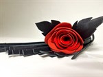 Черная кожаная плеть с красной лаковой розой в рукояти - 40 см. - фото 1344440