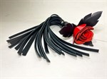 Черная кожаная плеть с красной лаковой розой в рукояти - 40 см. - фото 1344438