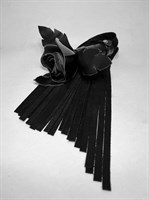 Черная замшевая плеть с лаковой розой в рукояти - 40 см. - фото 1344444