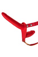 Красный страпон на ремнях с вагинальной пробкой - 15 см. - фото 83000