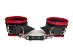 Черно-красные наручники из эко-кожи - фото 1347385