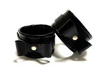 Черные наручники с бантиками из эко-кожи - фото 1347393