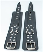 Чёрные наручники из кожи с пряжкой - фото 1389468