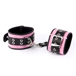Розово-чёрные наручники с ремешком с двумя карабинами на концах  - фото 45866