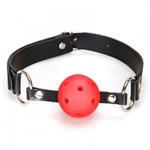 Красный кляп-шарик с отверстиями для дыхания и регулируемым ремешком - фото 1358864
