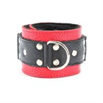 Красно-чёрные кожаные наручники с меховым подкладом - фото 1334566