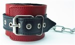 Красно-черные наручники c меховой подкладкой - фото 1390502
