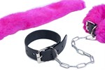 Кожаные наручники со съемной розовой опушкой - фото 1379978