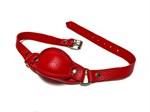 Красный кожаный кляп на ремешках с пряжкой - фото 1414549