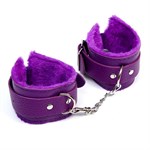 Фиолетовые наручники с меховой подкладкой - фото 1423974