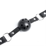Черный кляп-шарик на регулируемых ремнях - фото 1427119
