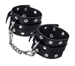 Черные кожаные однослойные наручники с люверсами - фото 1432491