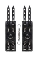 Черные кожаные наручники с двумя ремнями и красной подкладкой - фото 1432564