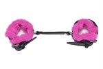 Черные базовые наручники из кожи с розовой опушкой - фото 1433953