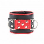 Широкие черные наручники с красным декором - фото 1335111