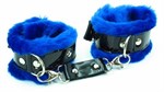 Синие меховые наручники с ремешками из лакированной кожи - фото 314844