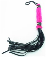 Черная лаковая плеть с розовой меховой рукоятью - 44 см. - фото 1392155