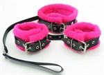 Черно-розовые меховые наручники и ошейник с поводком - фото 1392249