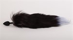 Силиконовая анальная пробка с длинным черным хвостом  Серебристая лиса  - фото 148558