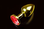 Маленькая золотистая анальная пробка с круглым кончиком и красным кристаллом - 7 см. - фото 150067