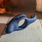 Синее эрекционное виброкольцо с двойным подхватом мошонки Ring Around The Rosy 519067