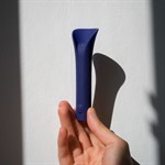 Синий мини-вибромассажёр Caress 523508