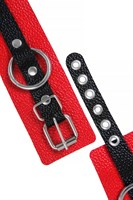 Красно-черные мягкие наручники с одним ремешком с люверсами 523597