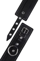 Черные двухслойные кожаные оковы с белой строчкой 523632