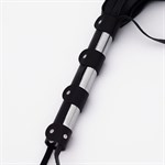 Черный кожаный флоггер со стальной ручкой - 45 см. 525005 Черный кожаный флоггер со стальной ручкой - 45 см. 525005