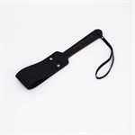 Черный кожаный паддл с деревянной ручкой - 34 см. 525011 Черный кожаный паддл с деревянной ручкой - 34 см. 525011