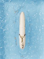 Бежевый вибростимулятор с имитацией оральных ласк и функцией нагрева Eve 529853