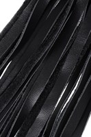 Плеть с белой рукоятью и чёрными хлыстами - 50 см. 532555