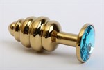 Золотистая ребристая анальная пробка с голубым стразом - 7,3 см. - фото 1394585