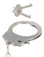 Металлические наручники с красным мехом - фото 154652