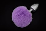 Маленькая серебристая пробка с пушистым фиолетовым хвостиком - фото 147983