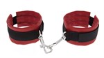Красно-чёрные полиуретановые наручники Luxurious Handcuffs - фото 54886