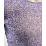 Фиолетовая облегающая футболка с рисунком-ячейками - фото 157980