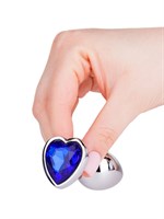 Серебристая анальная втулка с синим кристаллом-сердцем - 7 см. - фото 1327766